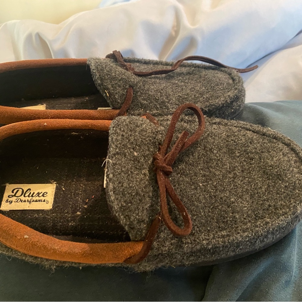 dearfoams Gray Wool Moccasin Slippers with Brown Trim - Picture 1 of 3